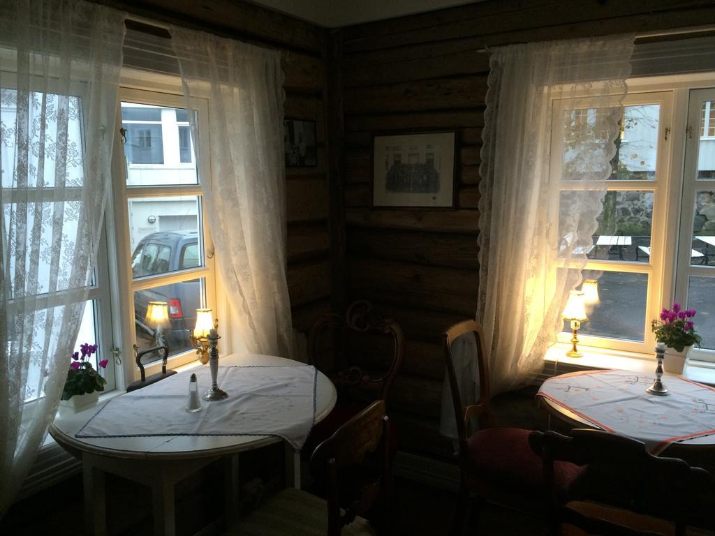 Gjestehuset Ibsen Grimstad  Exterior photo